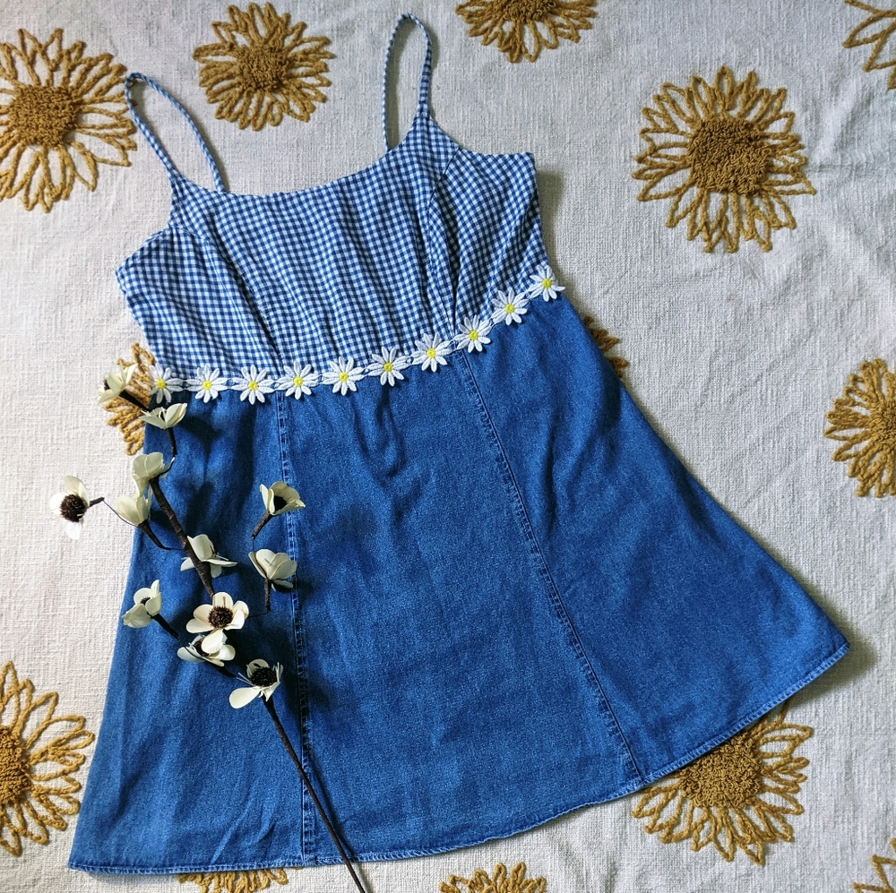 SOLD Vintage 90's Gingham Daisy Babydoll Dress